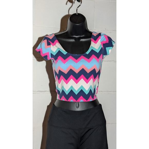 Charlotte Russe Chevron Print Crop Top Print Short Sleeve Scoop Neck Small - Picture 1 of 5